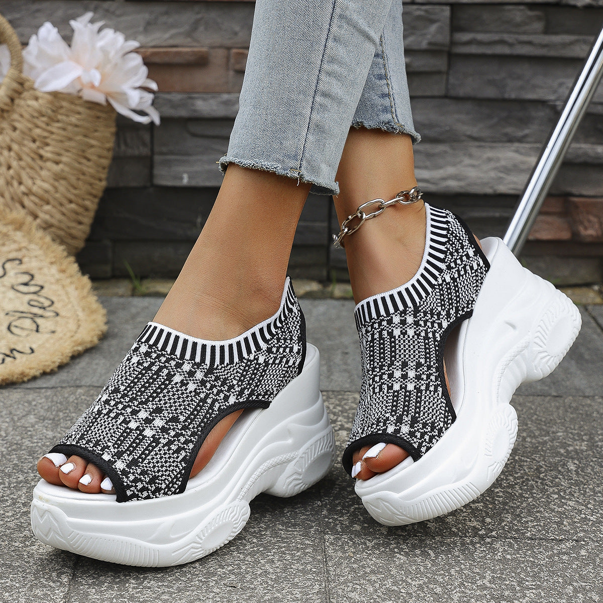 Lisa - Athletic sandals with thick soles