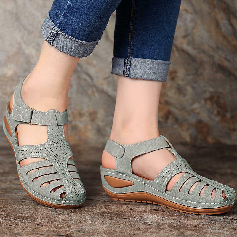 Leni – Comfortable sandals with a slight heel