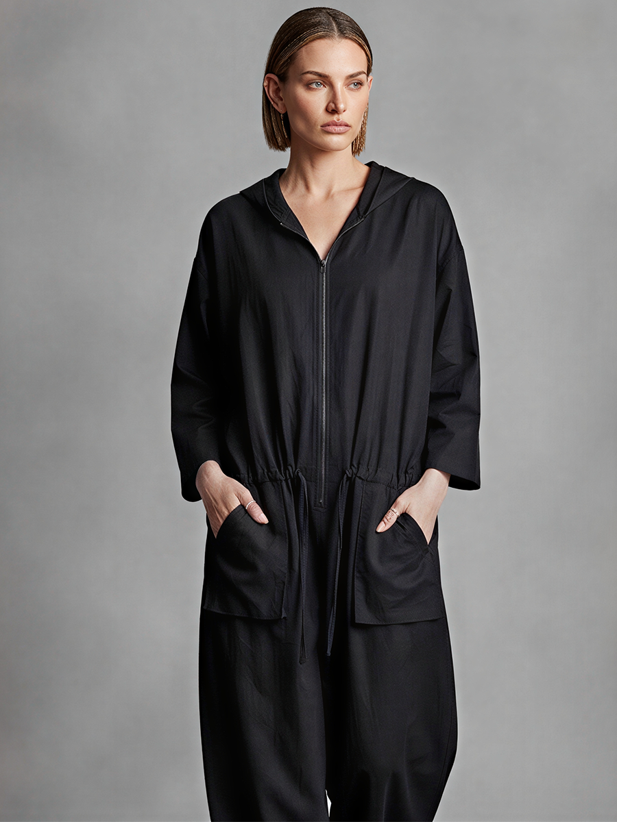 Narelle™ | Zwarte jumpsuit van linnenmix, met capuchon, doorlopende ritssluiting met wijde pijpen