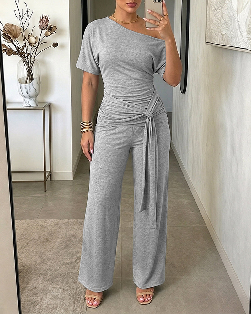 Aven™ | Tweedelige loungeset met schuine halslijn, broek met hoge taille en wijde pijpen