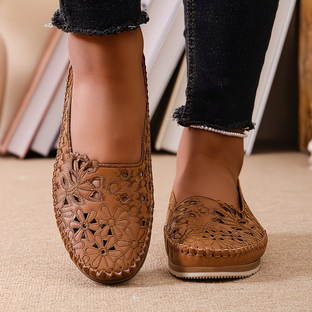 Linda - Orthopedic moccasins with Hollow embroidery