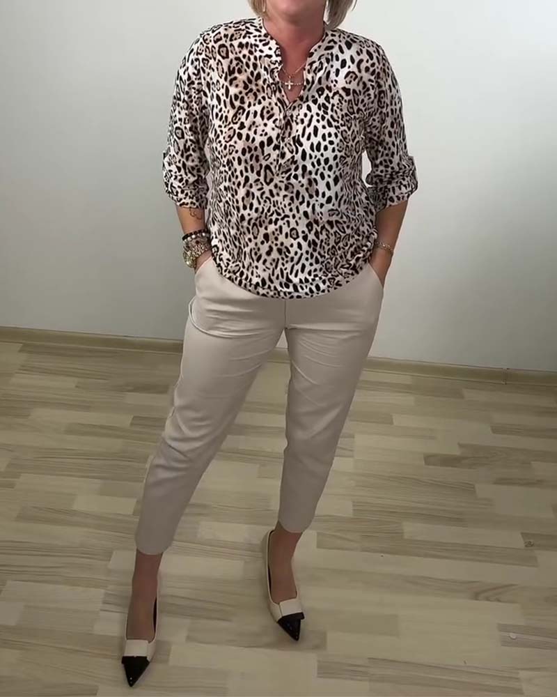 Monique | Blouse met opstaande kraag panterprint