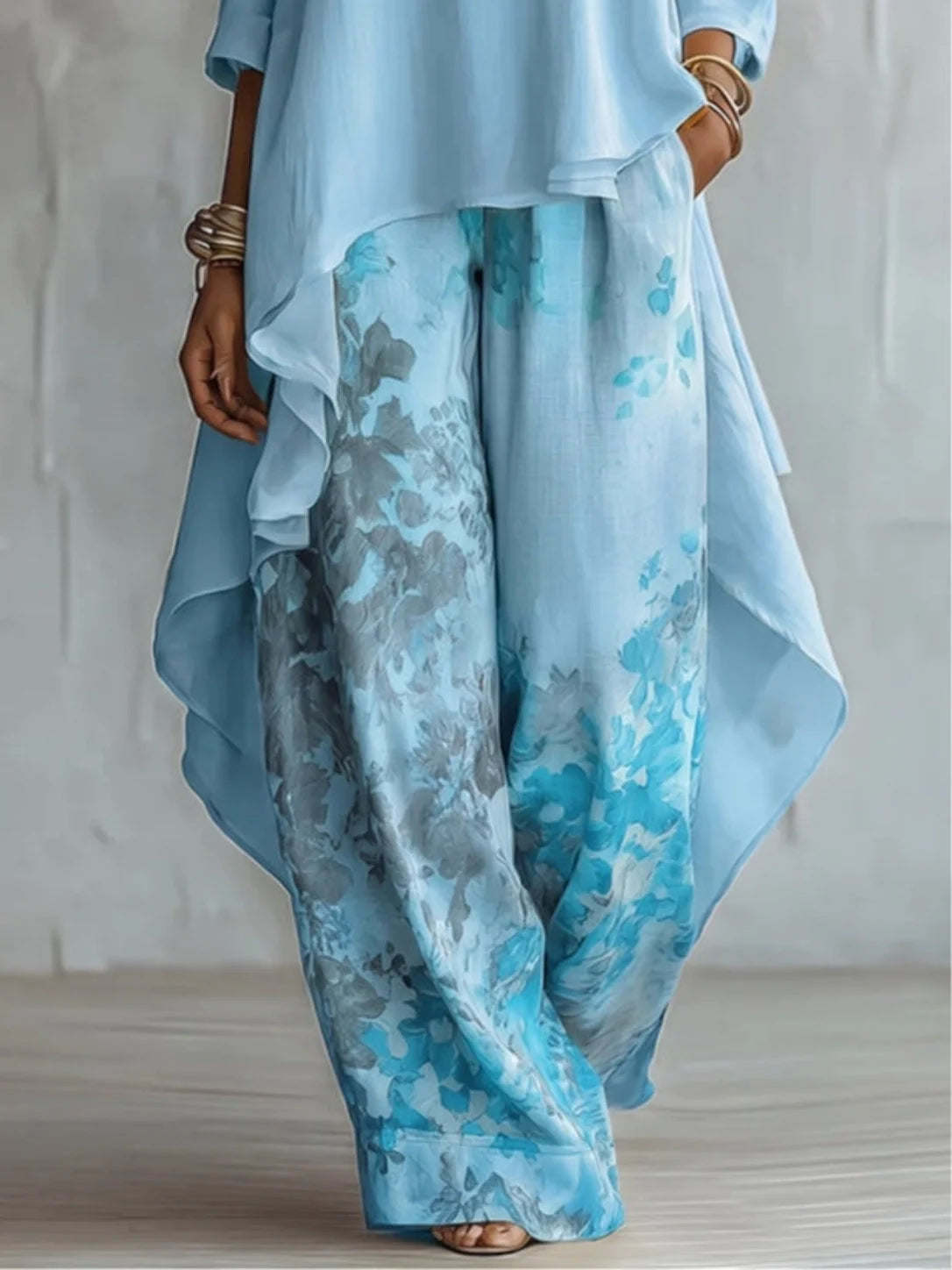 Ginevra | Asymmetrisch, soepelvallend pak met bloemenprint