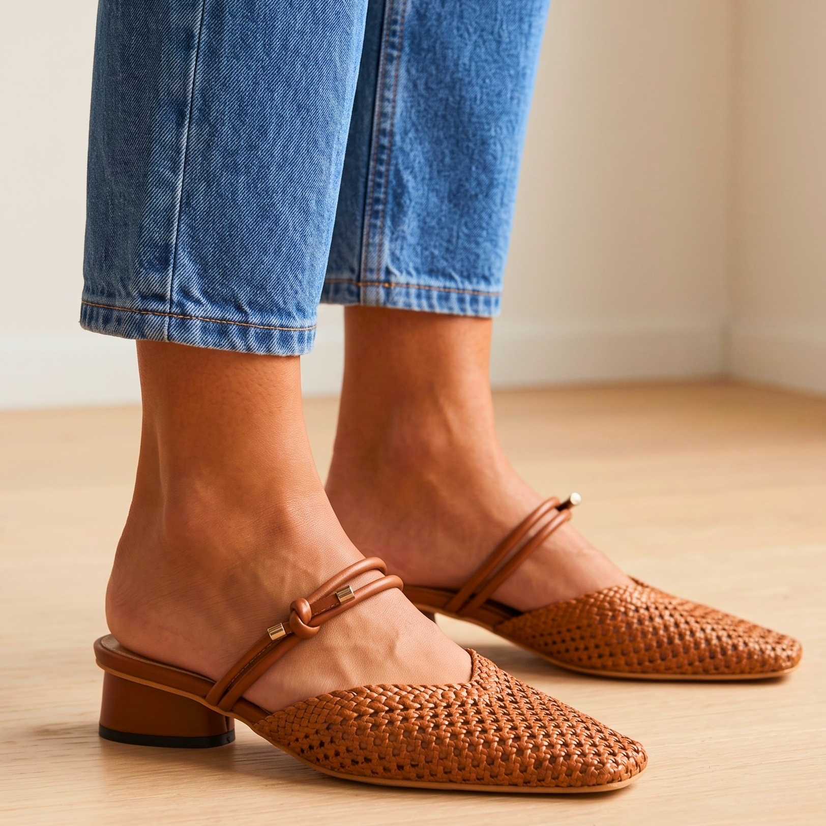 Fenna™ | Mules met geweven riem van wilgenhout