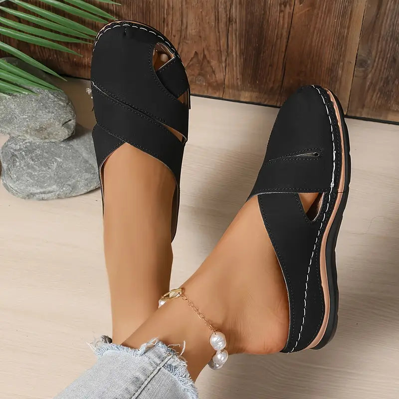 Chloe - Wedge sandals with a round toe and a platform sole