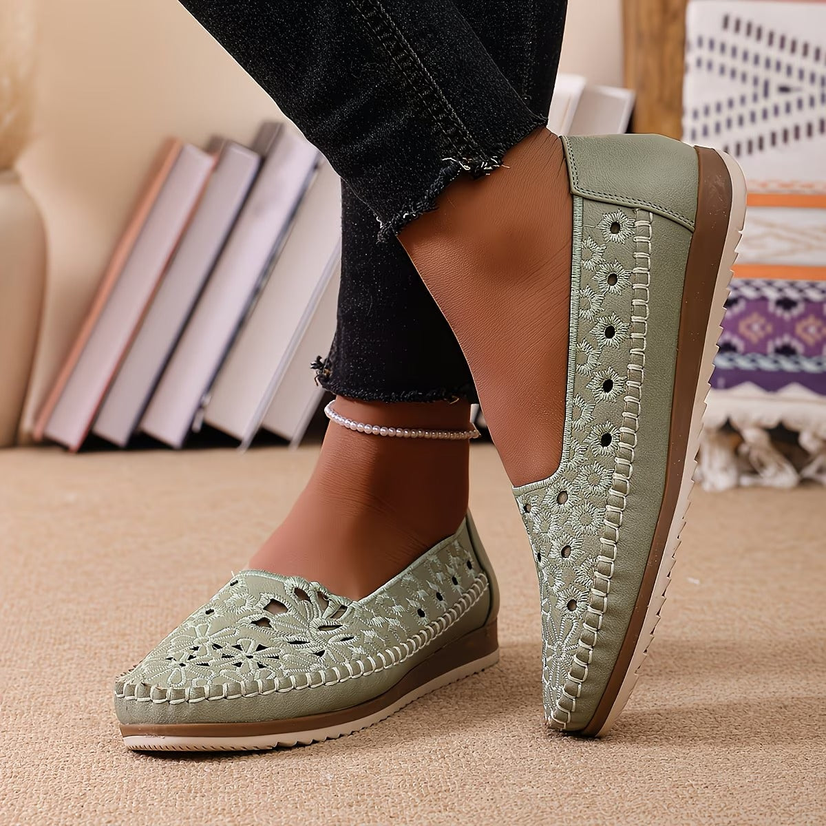Linda - Orthopedic moccasins with Hollow embroidery