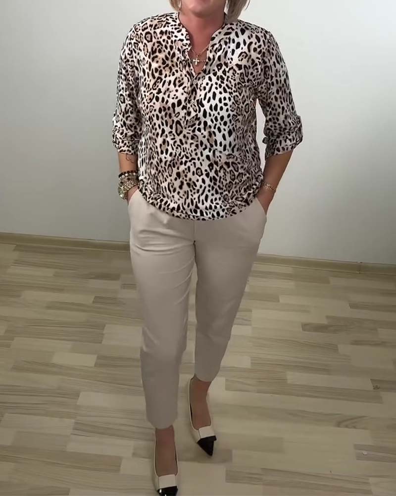 Monique | Blouse met opstaande kraag panterprint