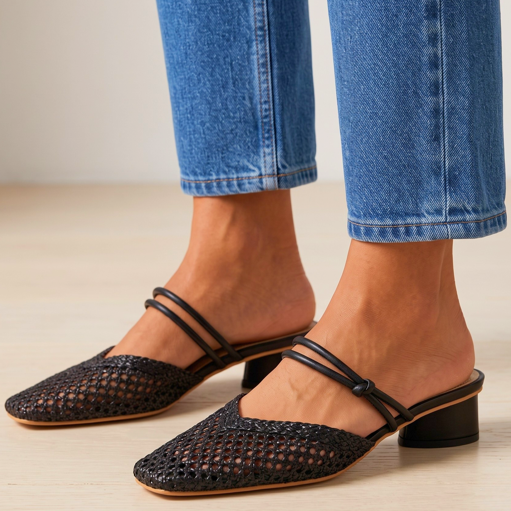 Fenna™ | Mules met geweven riem van wilgenhout