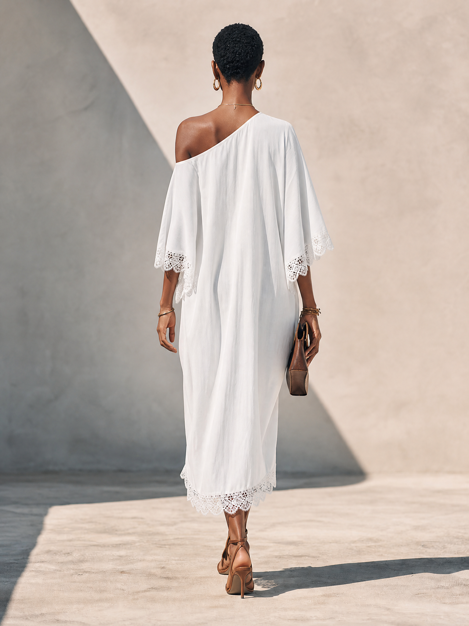Faye™ | Asymmetrische puur wit linnen midi-jurk met blote schouders
