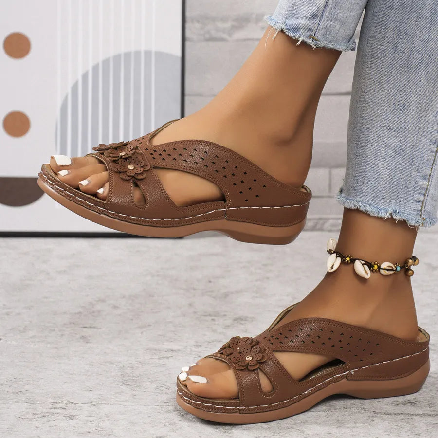 Sylvia™ | Orthopedische sandalen, met wigvormige hak, dikke zool en holle klinknagels