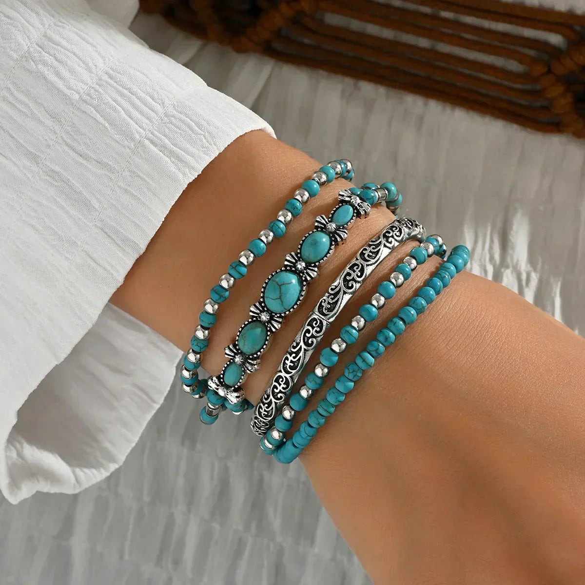 Set met Boheemse armbanden met turkooizen kralen