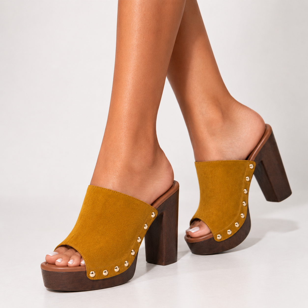 Sienna | Sandalen met plateauzool en studs