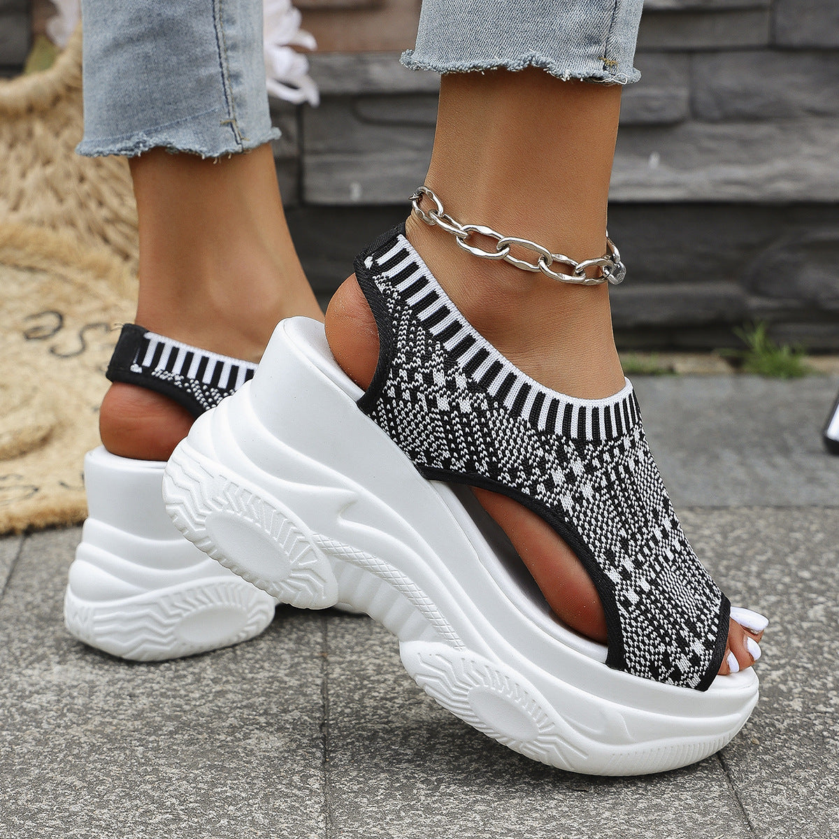 Lisa - Athletic sandals with thick soles