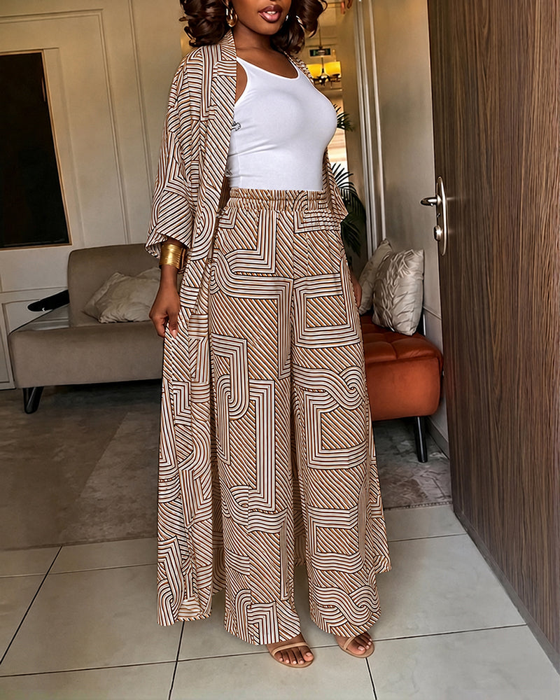 Alira™ | Tweedelige set met geometrische print: loszittende, lange jas met vleermuismouwen en broek met hoge taille en wijde pijpen