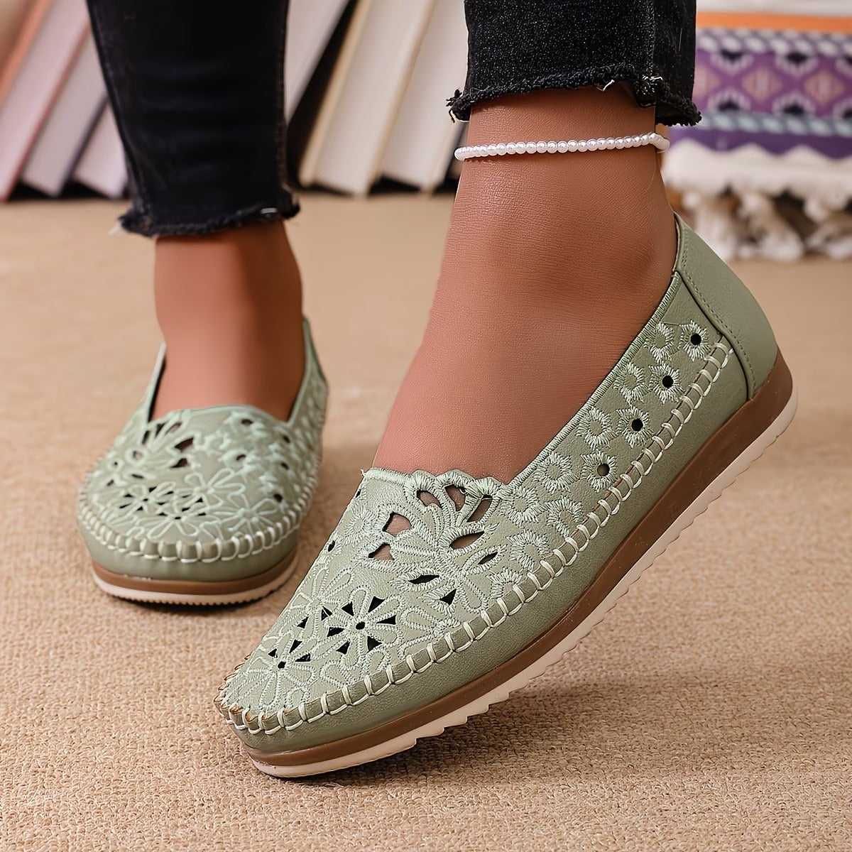Linda - Orthopedic moccasins with Hollow embroidery