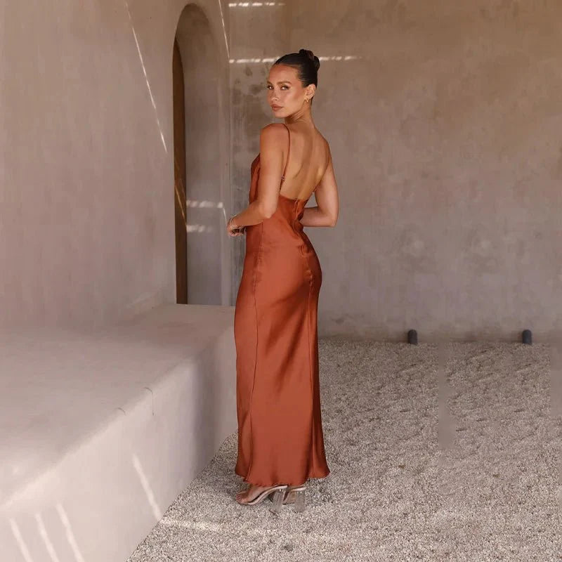Tanja™ | Tijdloze Satijnen Jurk met Open Rug en Elegant Ontwerp