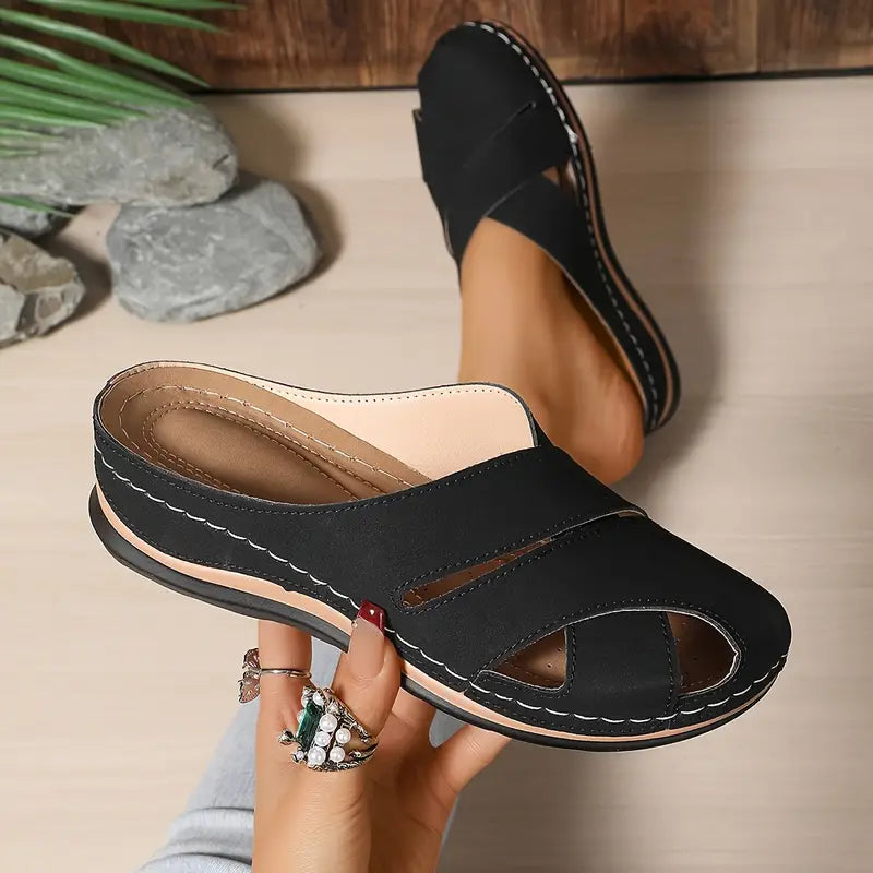 Chloe - Wedge sandals with a round toe and a platform sole