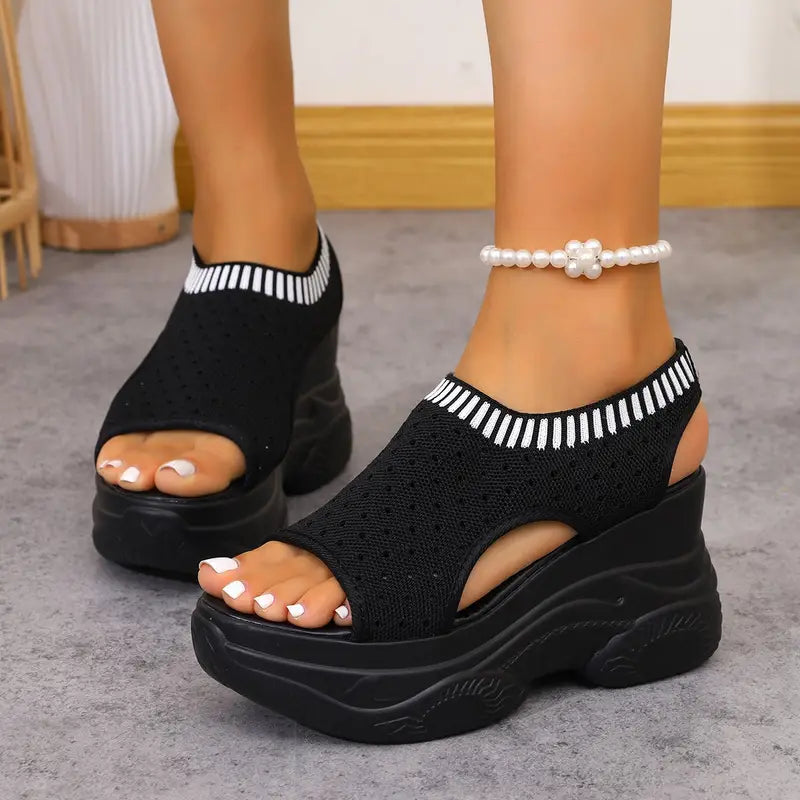 Lisa - Athletic sandals with thick soles