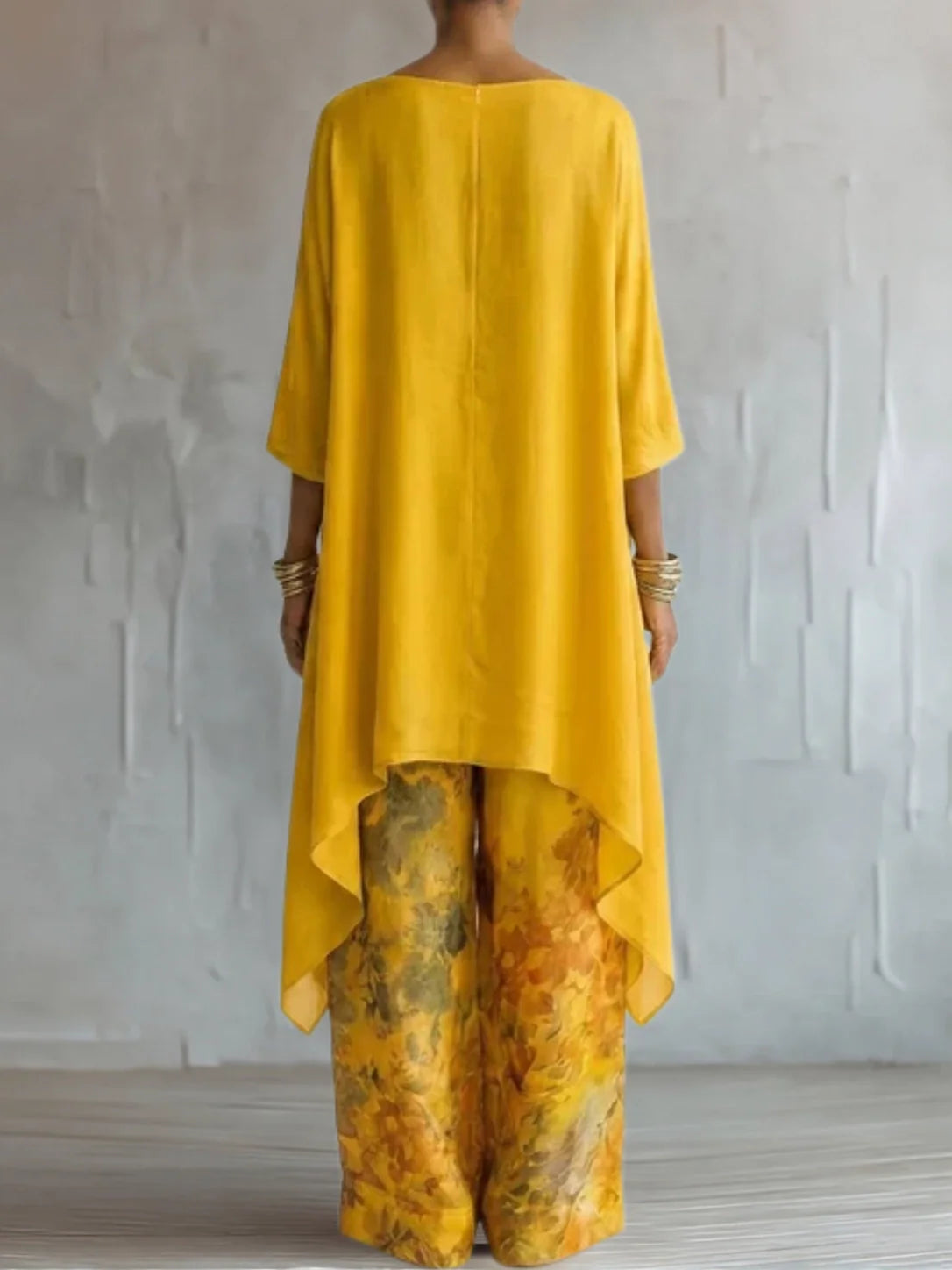 Ginevra | Asymmetrisch, soepelvallend pak met bloemenprint