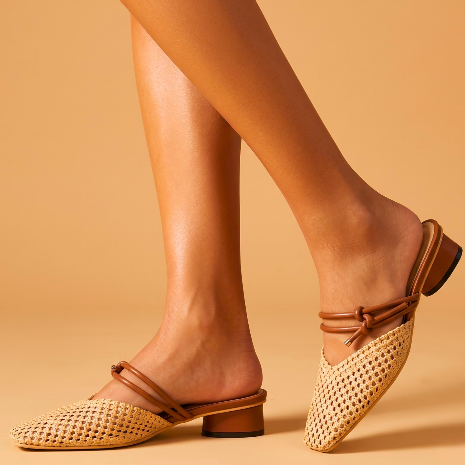 Fenna™ | Mules met geweven riem van wilgenhout