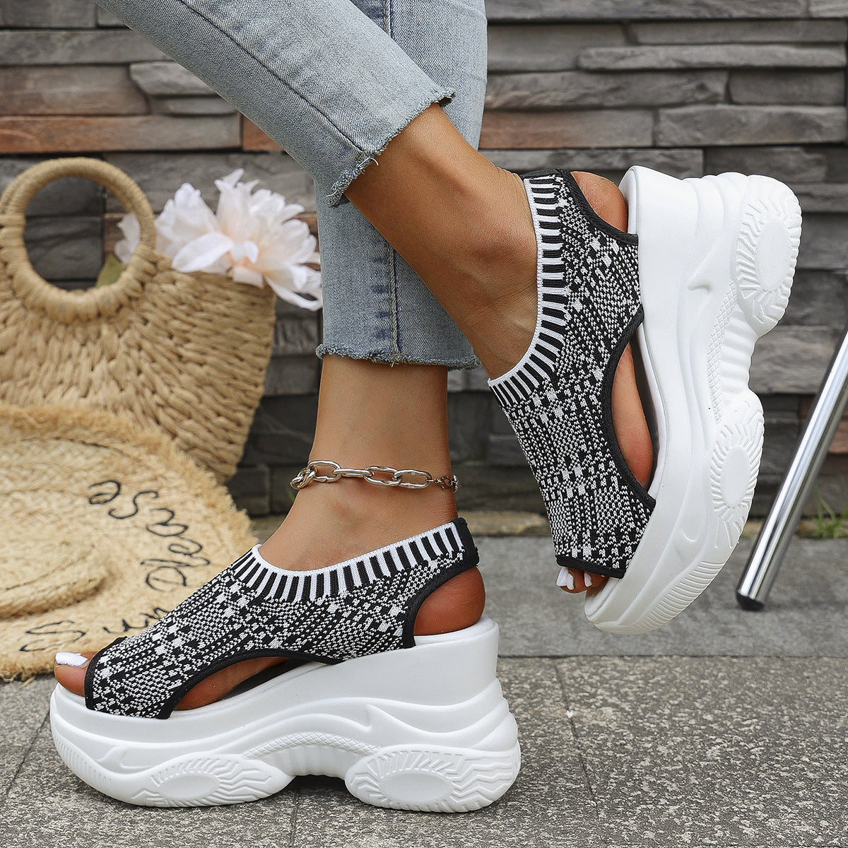 Lisa - Athletic sandals with thick soles