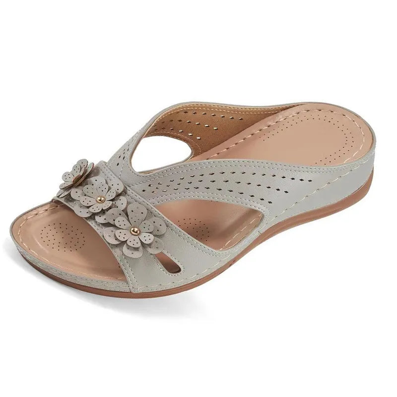 Sylvia™ | Orthopedische sandalen, met wigvormige hak, dikke zool en holle klinknagels
