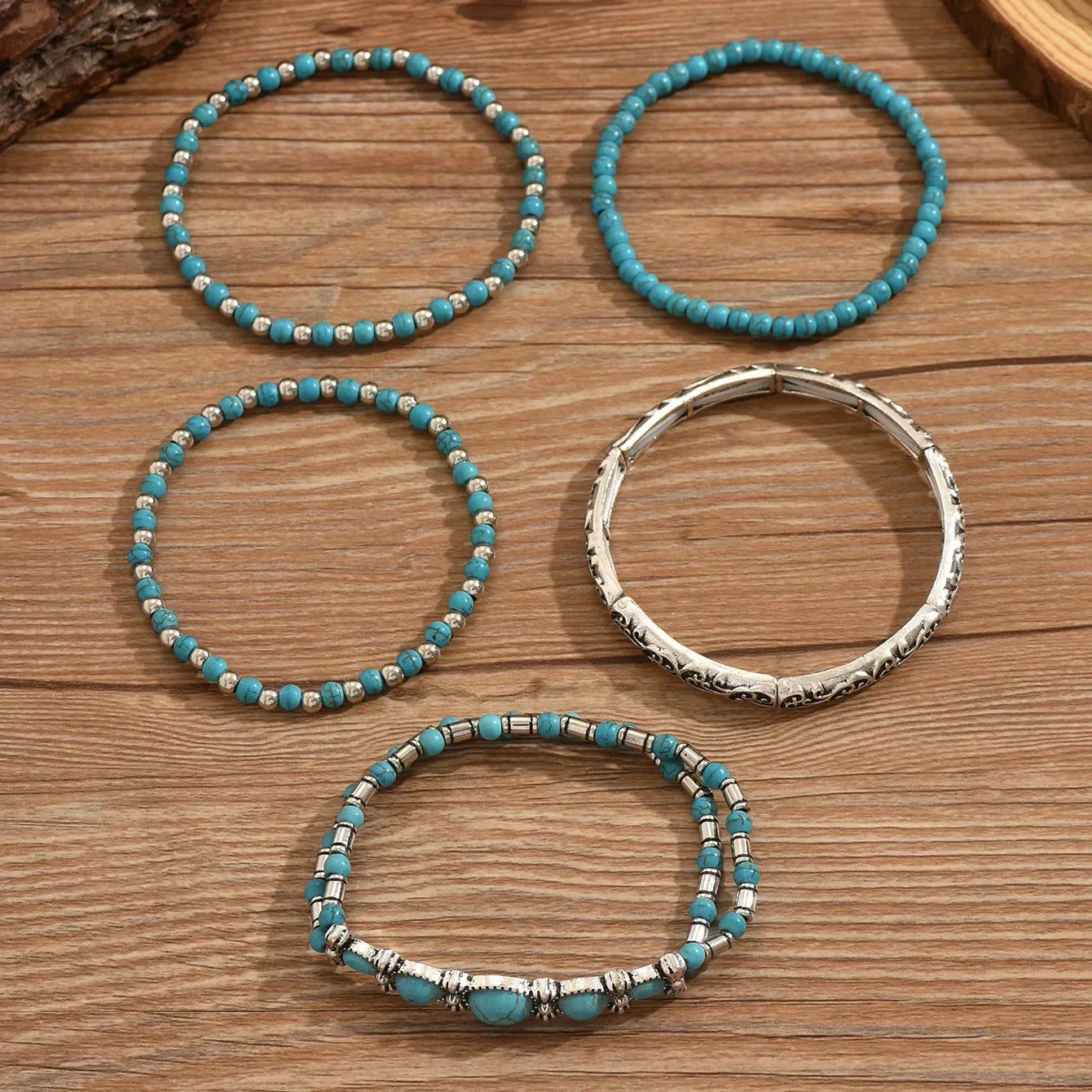 Set met Boheemse armbanden met turkooizen kralen