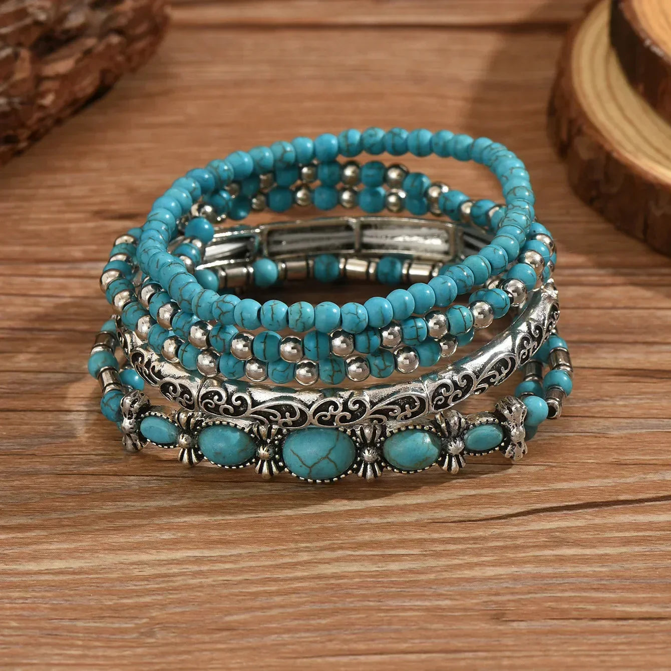 Set met Boheemse armbanden met turkooizen kralen