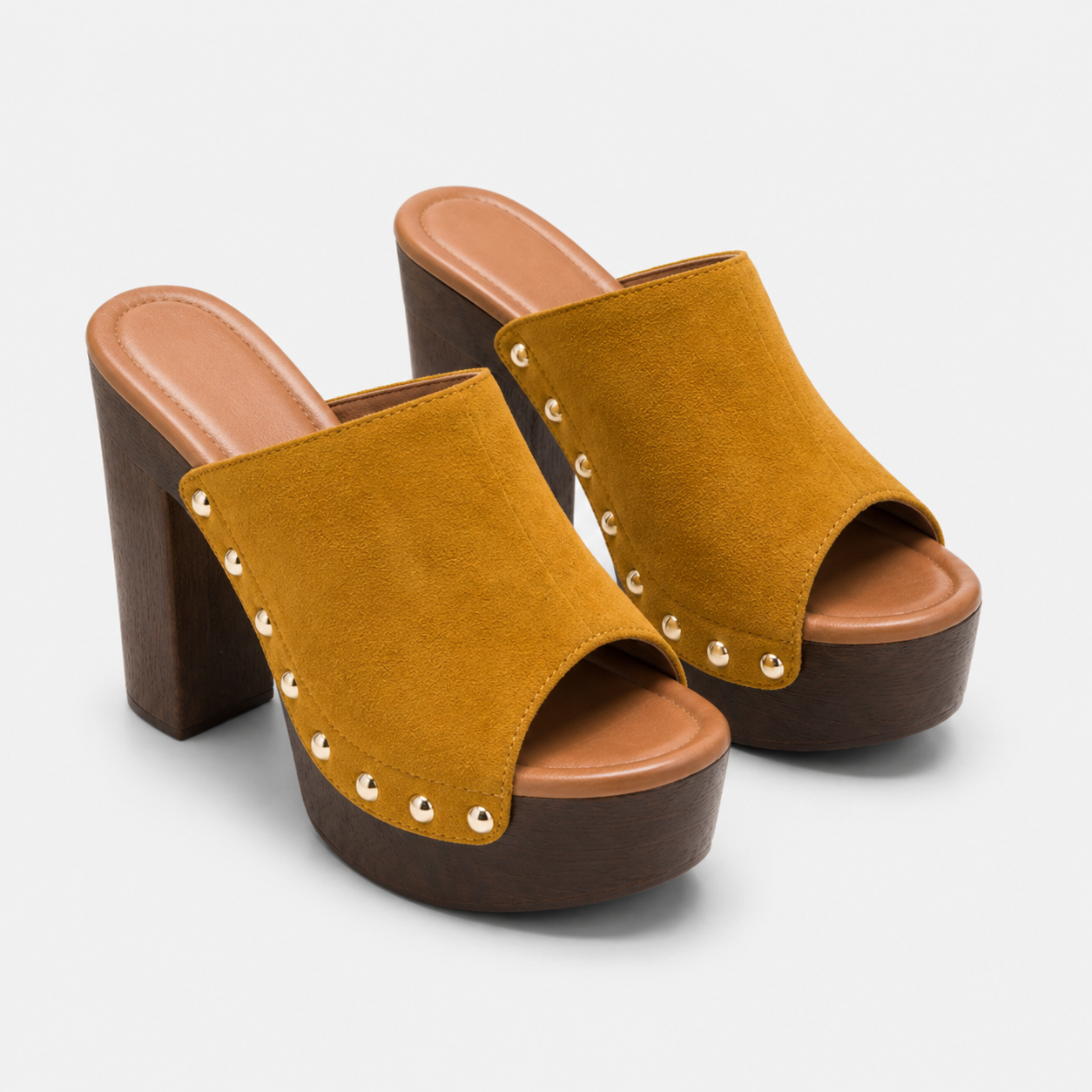 Sienna | Sandalen met plateauzool en studs