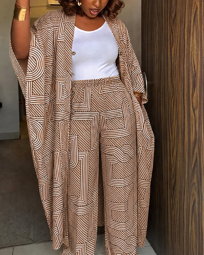 Alira™ | Tweedelige set met geometrische print: loszittende, lange jas met vleermuismouwen en broek met hoge taille en wijde pijpen