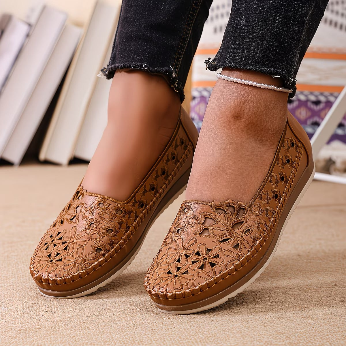 Linda -  Orthopedic moccasins with Hollow embroidery