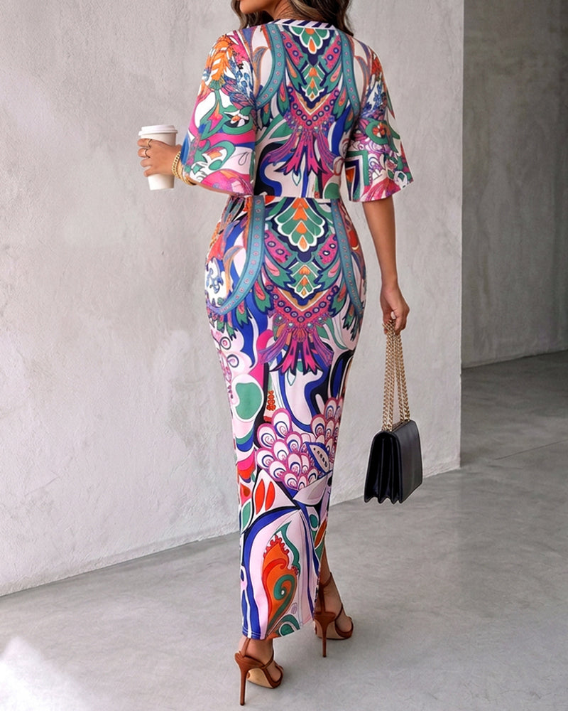 Niva™ | Sexy maxi-jurk met diepe V-hals, abstracte print, trekkoord en gerimpelde voorkant
