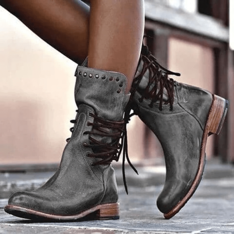 Elisa | Retro halfhoge laarzen met veters en studs