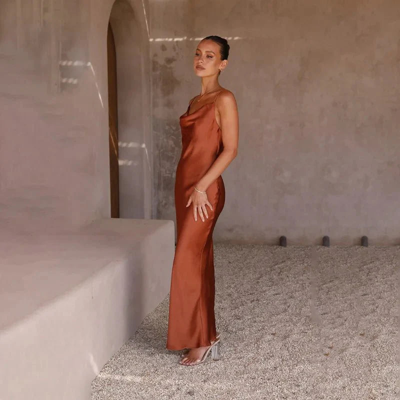 Tanja™ | Tijdloze Satijnen Jurk met Open Rug en Elegant Ontwerp